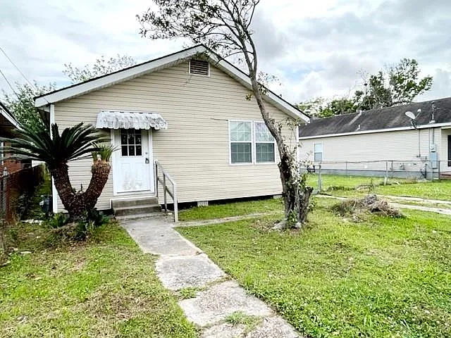 2 bed, 1.0 bath, 1000 sqft, $1,195 — Photo 1