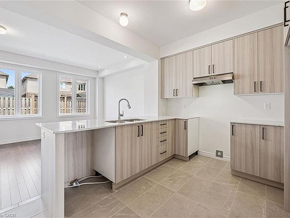 4th image of 362 Robert Woolner St