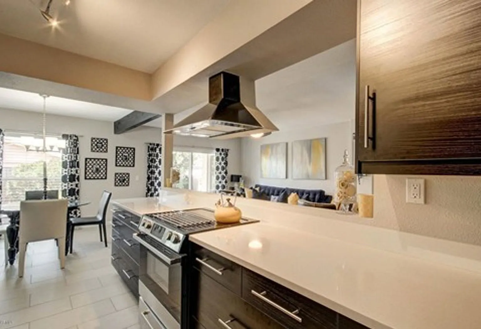 2 bed, 2.0 bath, 1147 sqft, $1,999 — Photo 2