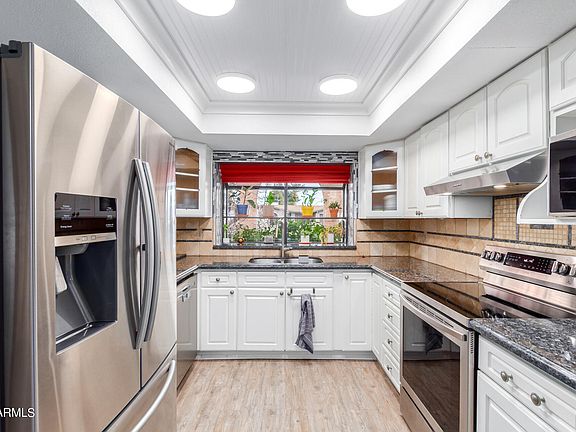 4th image of 2458 W PORTOBELLO Avenue