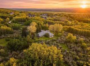 237 W Escarpment Dr, Rocky View County, AB T3Z3M8