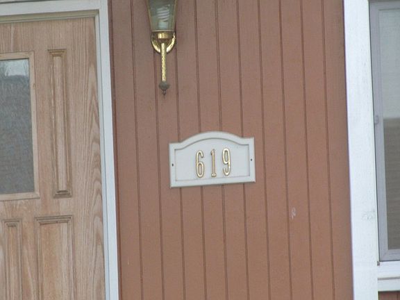 5th image of 619 S 188th St