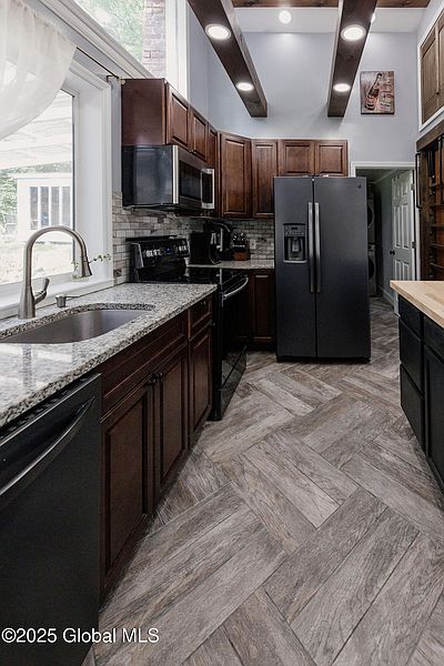 5th image of 181 Elliot Road
