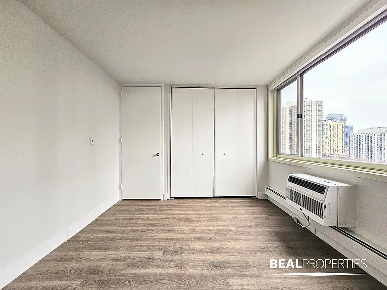 1344 N Dearborn — Photo 28