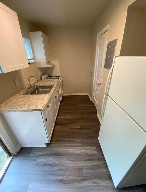2 bed, 1.0 bath, $1,095 — Photo 3