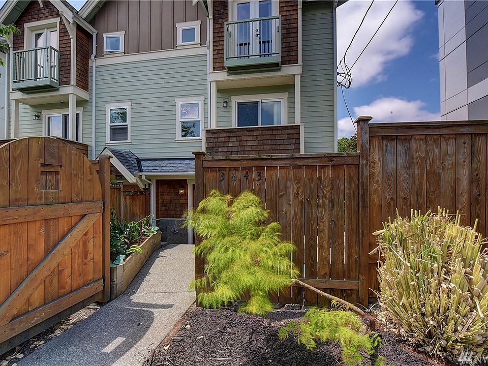 Enter into your wonderful townhome located in the heart of Fremont. Steps to all Fremont has to offer! 