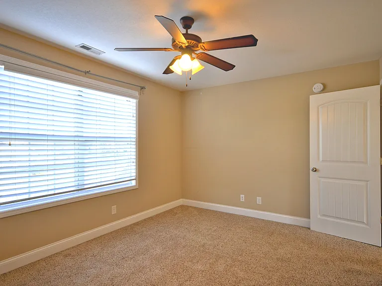 446 Cyprus Ct — Photo 29