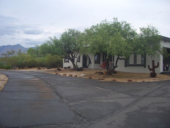 2nd image of 3334 N Tres Lomas Dr