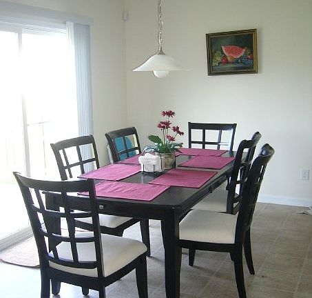 Dining/breakfast nook