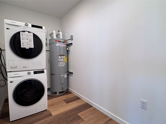 5th image of 1515 Liona St #4200