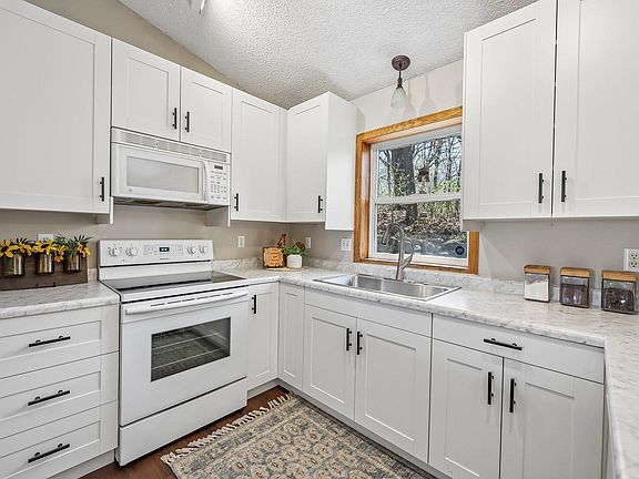 5th image of 4275 Hanrehan Lake Blvd