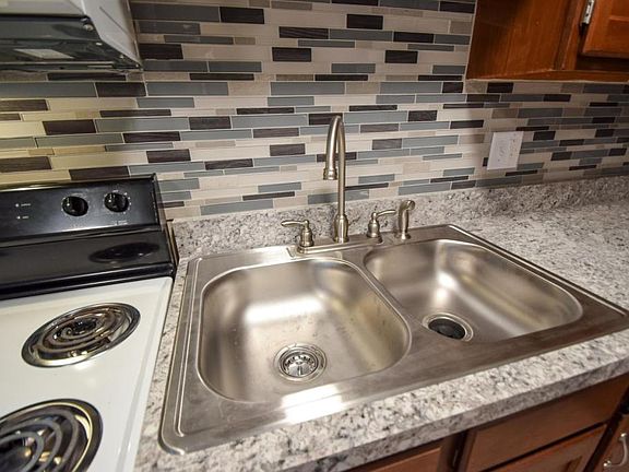 4th image of 3405 Redbud Dr APT D