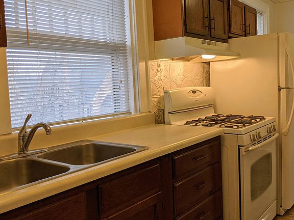 3rd image of 1215 Douglas St APT 3