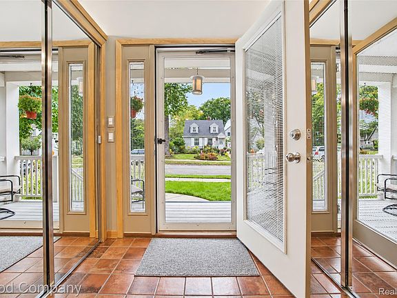 3rd image of 3113 Gardner Ave