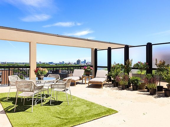 2nd image of 50 Longwood Ave #Penthouse 1118