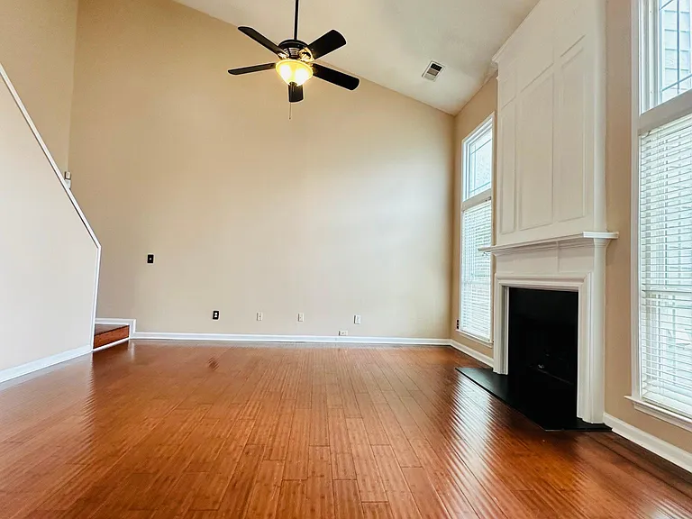 4208 Pentworth Ln NW — Photo 10