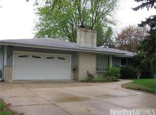 1674 Stanbridge Ave, Roseville, MN 55113