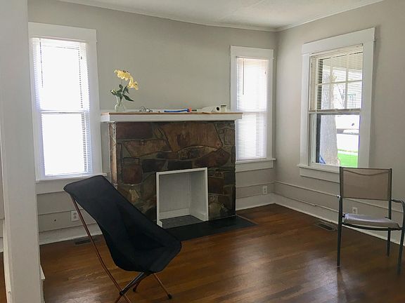 Spacious Sunny Living Room