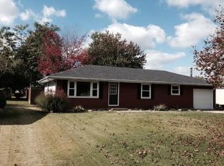 12 N Chestnut St, Windsor, IL 61957