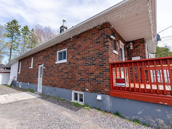 4th image of 476 1st Ave E