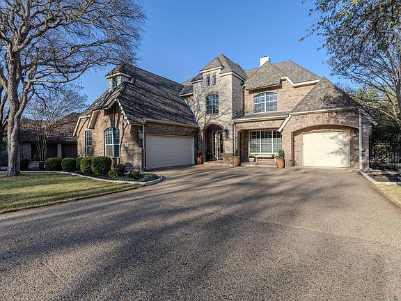 2nd image of 211 Lancaster