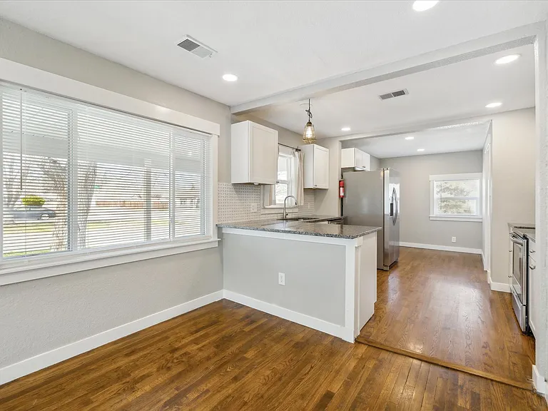 2060 S Irving St — Photo 7