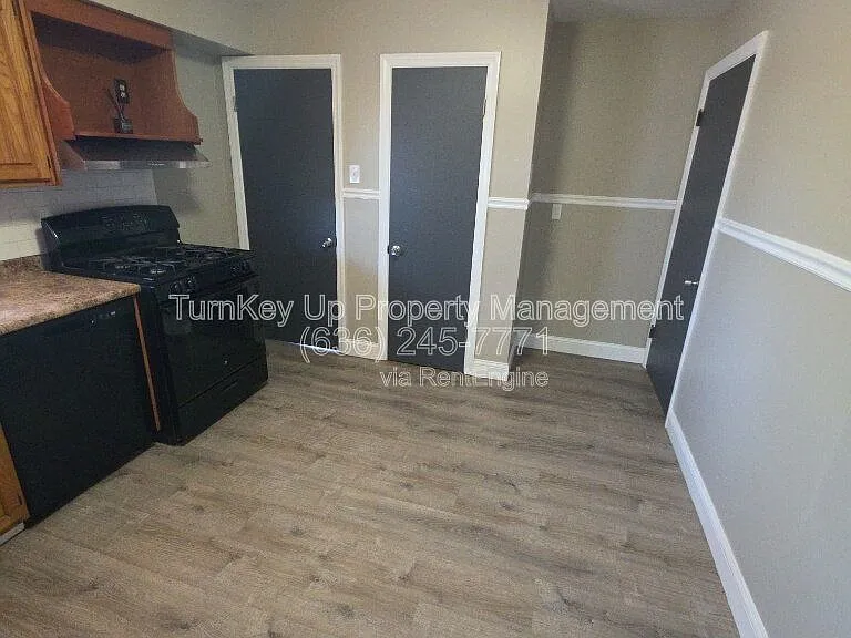 305 S Lafayette St — Photo 7