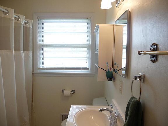 5th image of 930 Fenwick Dr