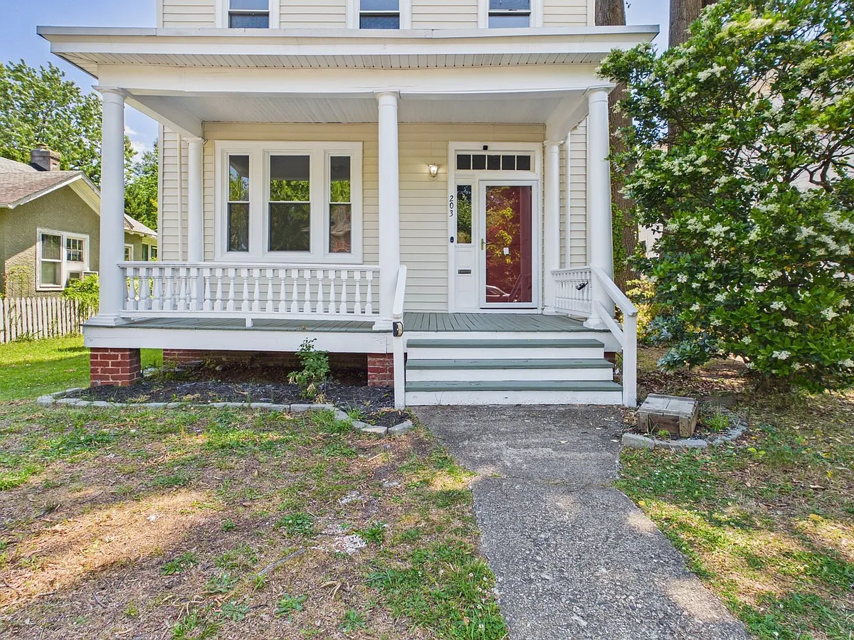 Building Photo - 203 W 33rd St