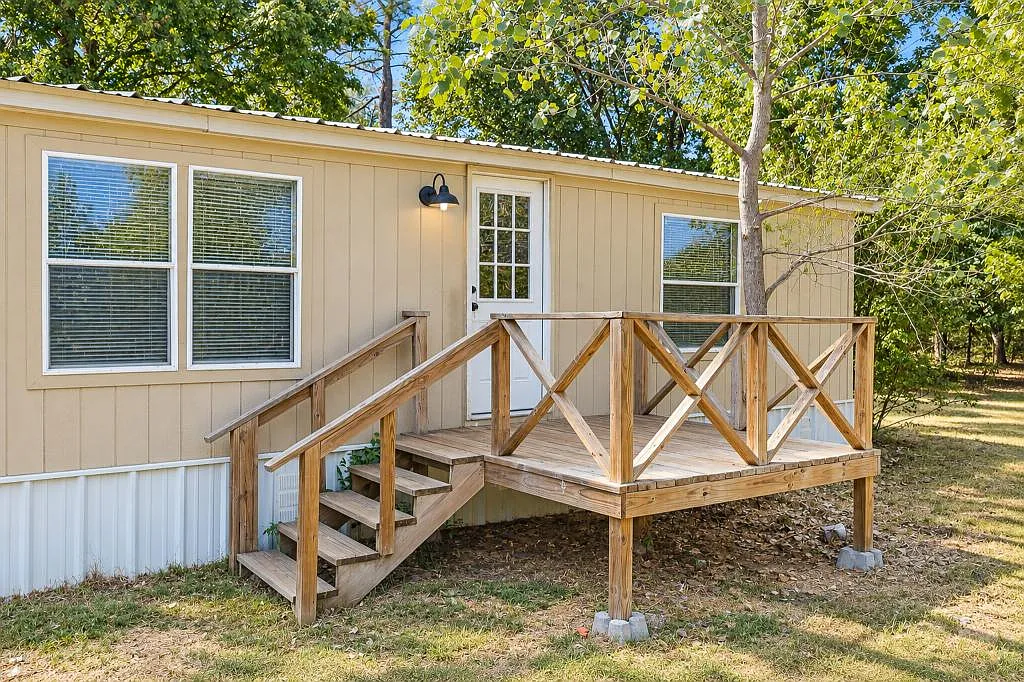 13615 W Waterwell Rd — Photo 3
