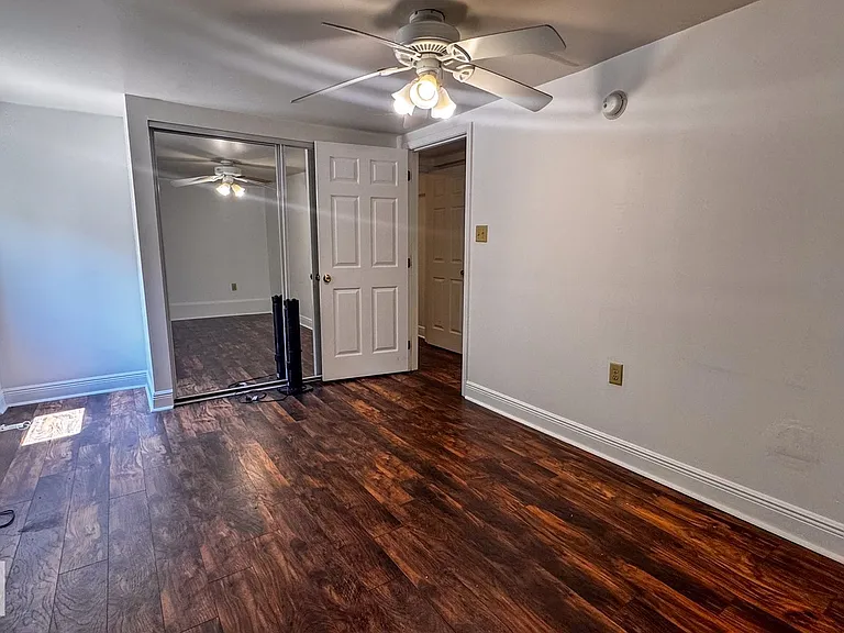 Spacious 3bd/3ba on Broadway! — Photo 8