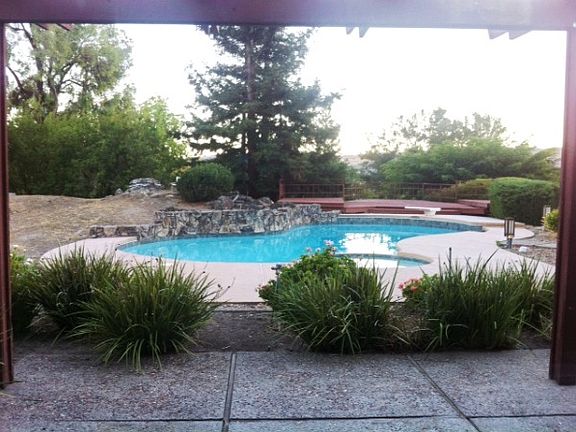 2nd image of 1918 Parkmont Dr