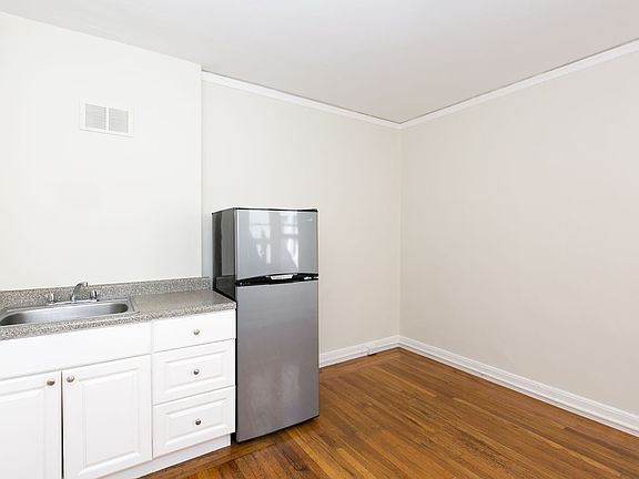 4th image of 698 Bush St APT 504