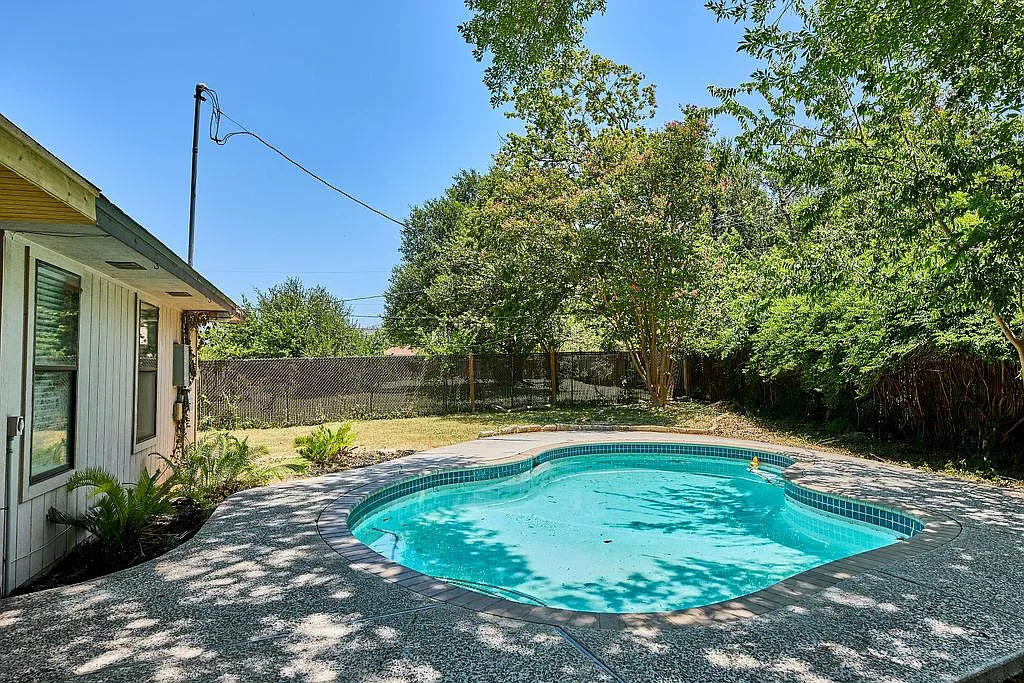 3 bed, 2.0 bath, 1344 sqft, $1,995 — Photo 3