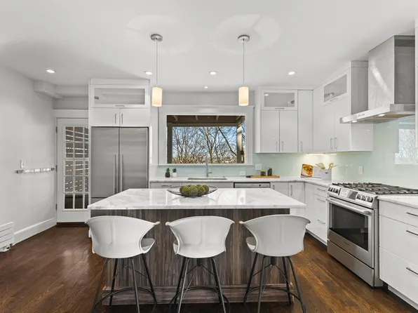 219 Mason Ter #219, Brookline, MA 02446