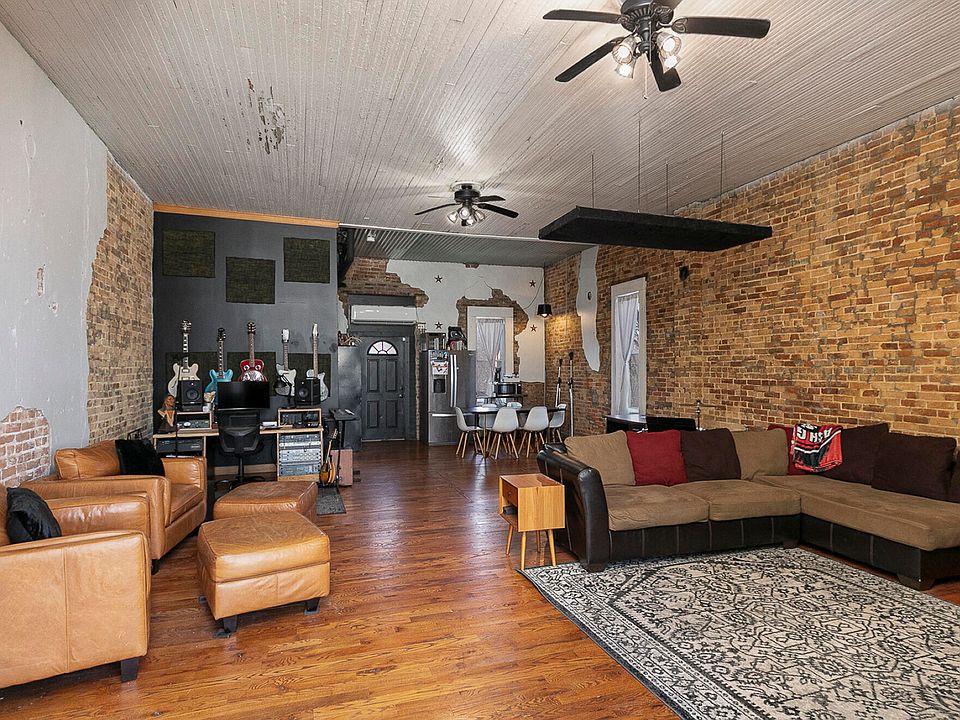 1st image of 207 W Main Street