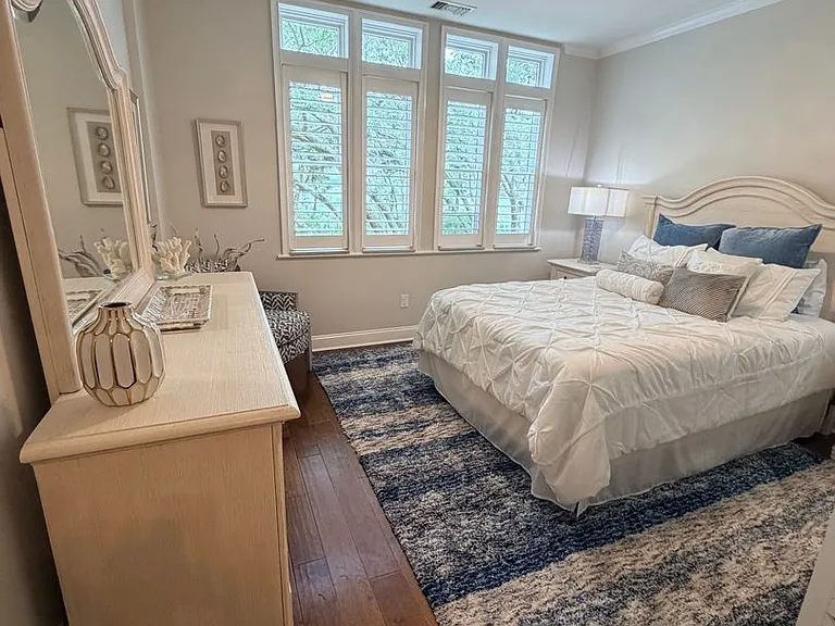 300 Grandview Ct #323 — Photo 37