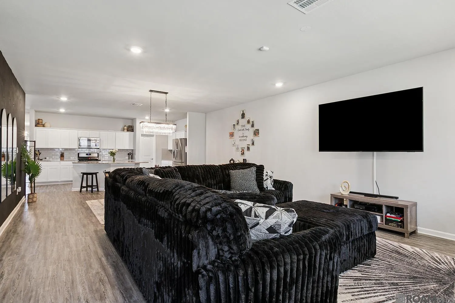 4 bed, 2125 sqft, $2,500 — Photo 4