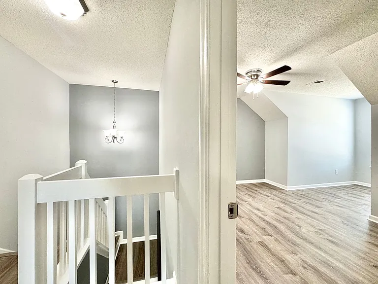 1 Cambridge Oak Cir — Photo 12