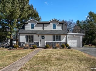 9 Clinton Park Dr, Bergenfield, NJ 07621