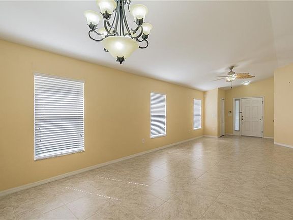 5th image of 18118 Leamington Ln