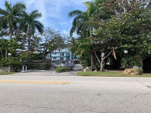 3rd image of 2539 S Bayshore Dr APT 223A
