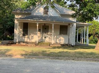 216 N 3rd St, Lincoln, KS 67455