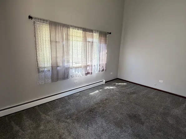 613 S Ryan Ln, Dundee, IL 60118