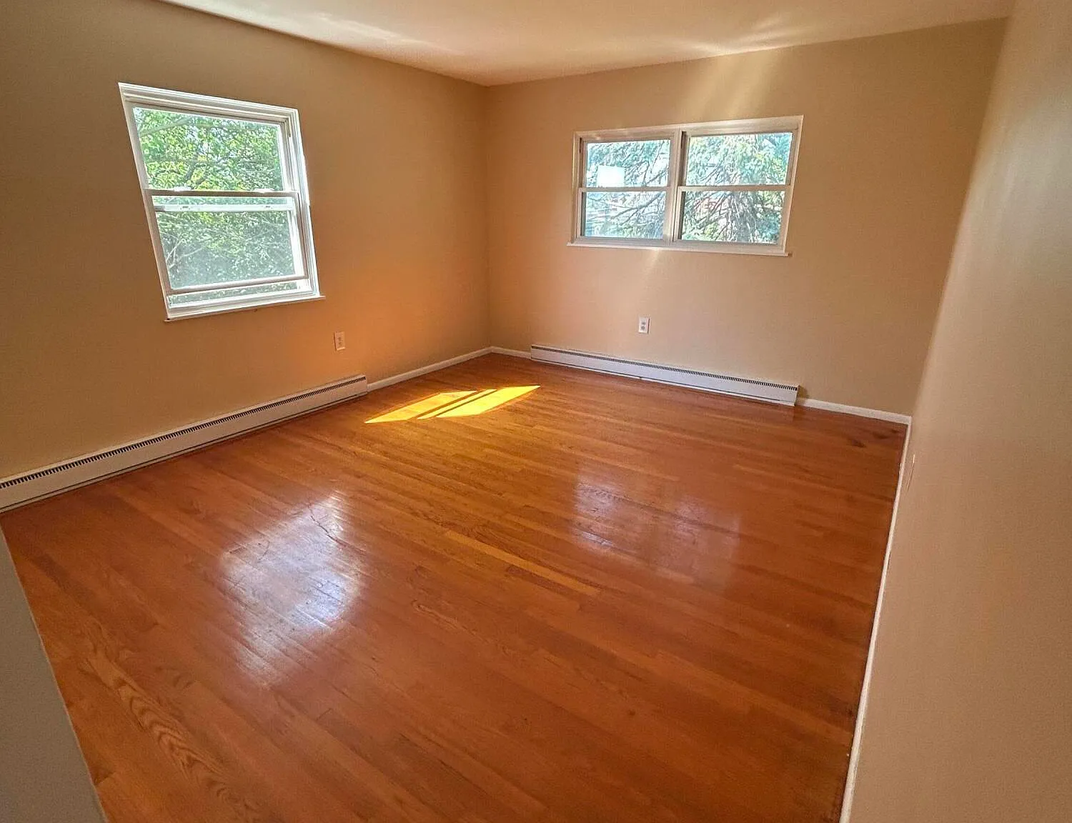 2 bed, 1.0 bath, 900 sqft, $1,200 — Photo 3