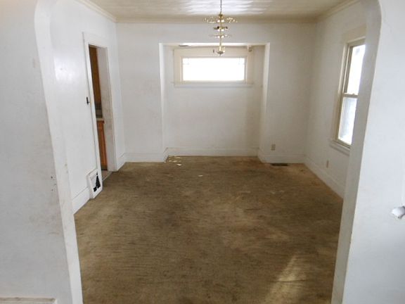 5th image of 32 W Avondale Ave