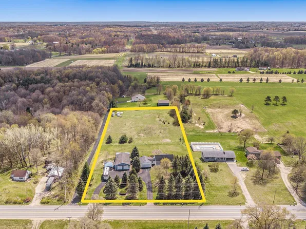 244 Ten Mile Rd NE, Comstock Park, MI 49321