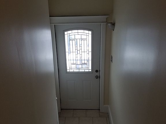 3rd image of 702 Chestnut St
