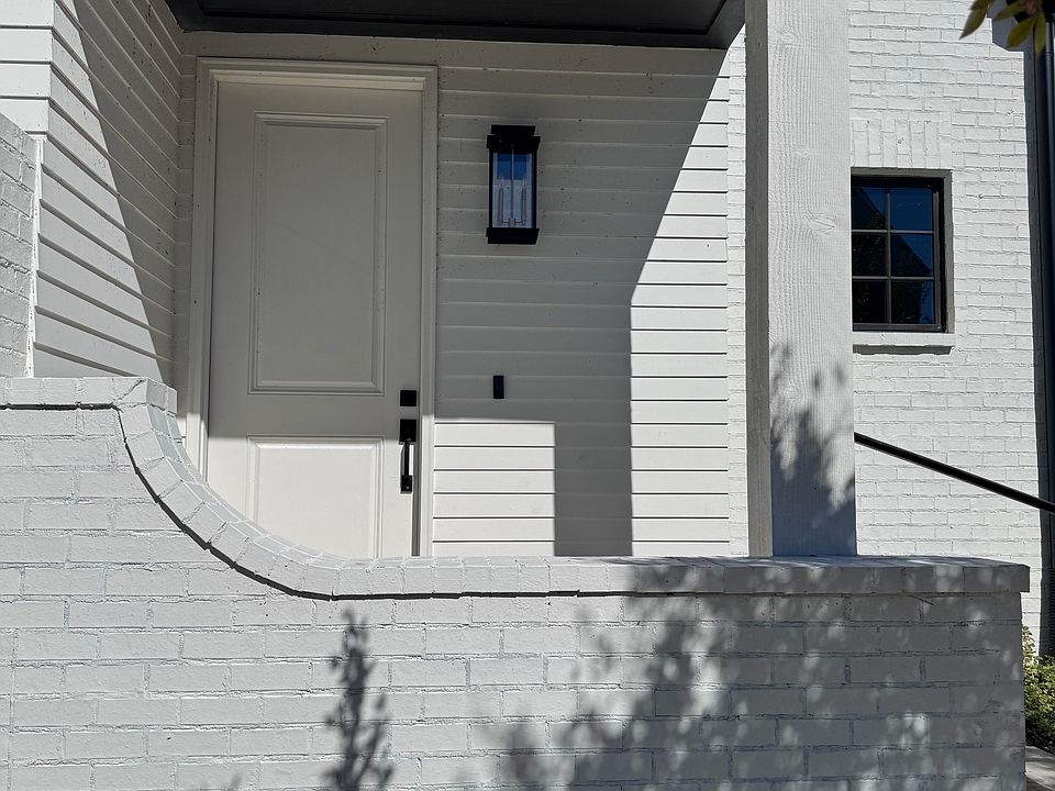 Private Entrance to Apartment