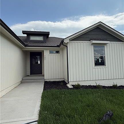 2nd image of 701 SE 21st St